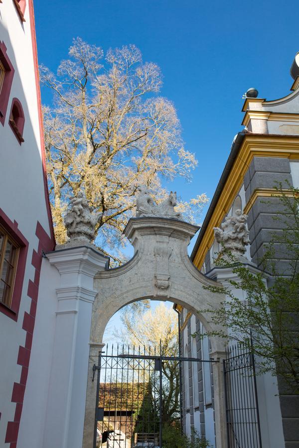 Hotel Schloss Leitheim Ngoại thất bức ảnh